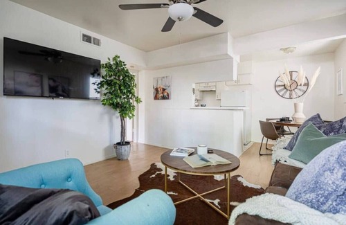 North University Apartment | Rancho | Modern Rustic Vibes | Central Austin