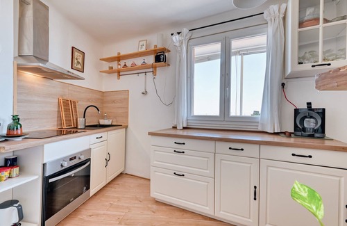 Saint-Charles Apartment | RANQUE-Appartement Moderne avec Loggia et Vue à Ma