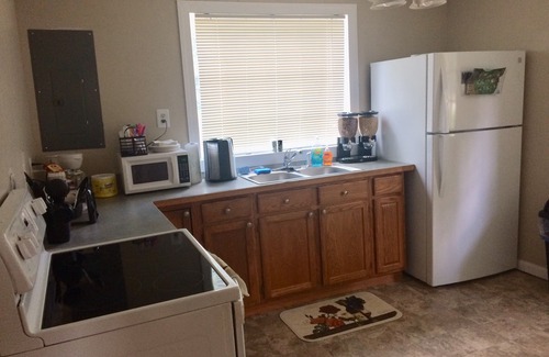 Falmouth House | Rappahannock River Cottage - close to I-95! Sleeps 6! Pets ok!
