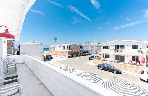 West Newport Condo | Rare 15BR Getaway One House from 40th St Beach | Gorgeous Oceanviews | Sleeps 36!