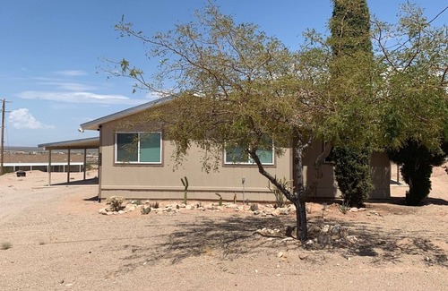 Meadview House | Rare-4 Bedroom House, Meadview, Grand Canyon West, Skywalk, Lake Mead