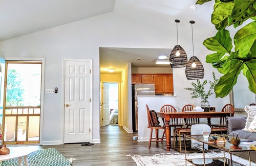 Matthews House | RARE⭐️DownTown Matthews ❤️Walk to Shops Restaurants Hiking❤️20 min to Charlotte
