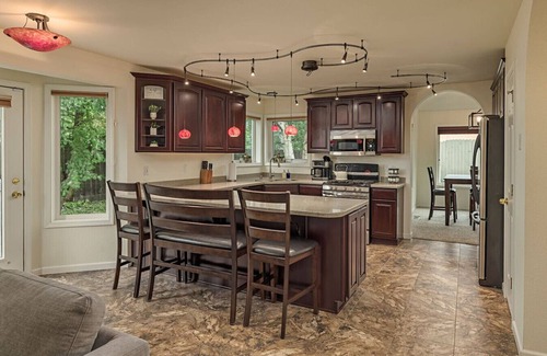 Northeast Anchorage House | Rare Find - Entire Home! 4BDR Peppertree Retreat