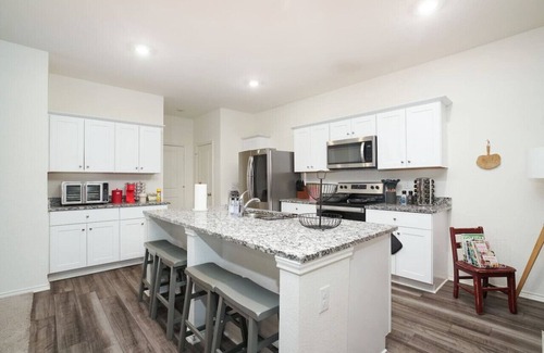 Medina Valley House | Rare Find |Sleeps 13 |Family Fun