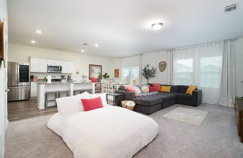 Medina Valley House | Rare Find |Sleeps 13 |Family Fun
