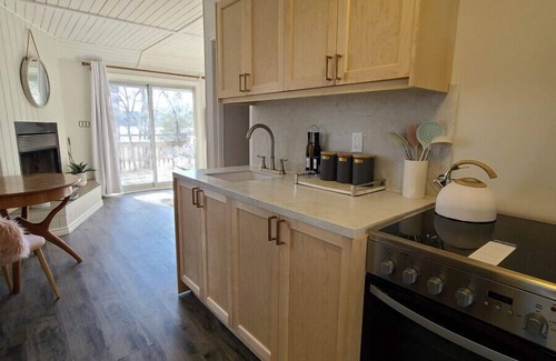 Dwight House | Rare Muskoka cottage on waterfront - Westview