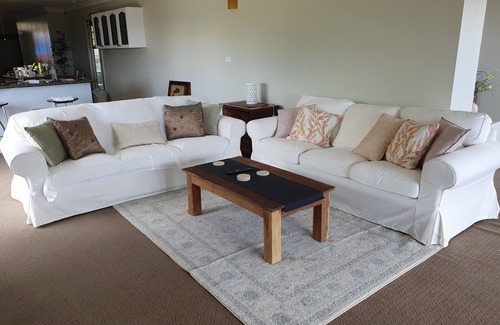 Devils River House | 'Rare Retreat', enjoy the stunning views, great hiking, or cycling @Lake Eildon
