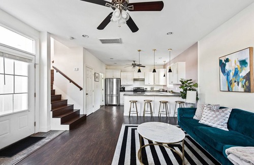 Esplanade Ridge House | Rare single home steps to Jazz Fest, a mile to the French Quarter, pet friendly