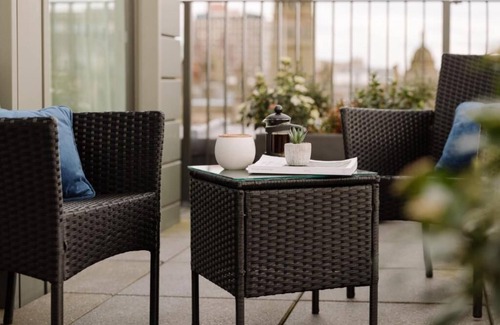 City Centre Glasgow Apartment | RARE TO FIND-GLASGOW 1BR PENTHOUSE WID PVT TERRACE