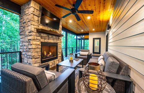 Broken Bow Cabin | Rated as one of the top 15 most romantic getaways in Oklahoma
