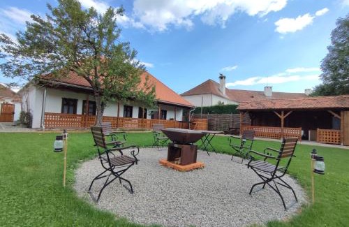 Talisoara Villa | Rauber Baron Cottage-Traditional Comfort House