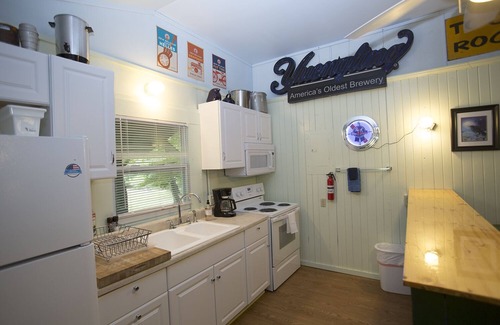Lake Lure Cabin | Raven's Roost Cabin has two bedrooms and sleeps four.