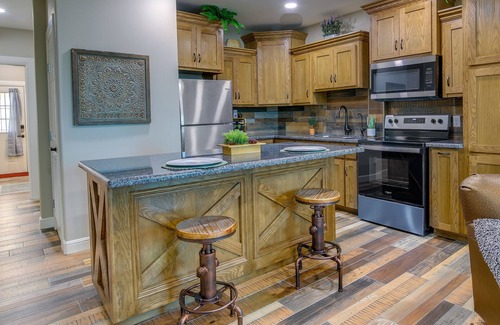 Lasara Apartment | Raymondville Apartment w/Patio: Near Lakes!