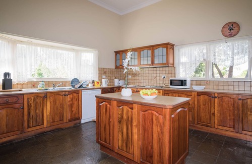 Razorback House | Razorback Dream Farmhouse: 10BR, Space & Serenity
