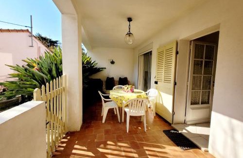 Le Brusc House | RDC de Villa de 35 m2 - 400 m Plage
