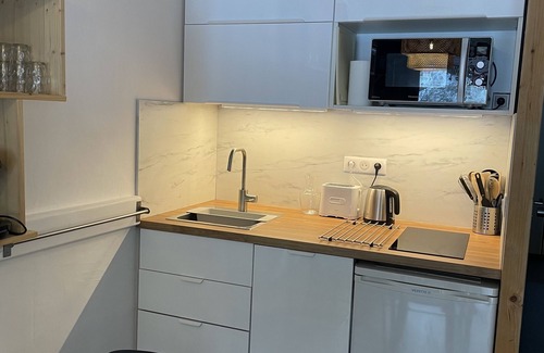 Arc-1800 Apartment | Renovated 2-room apartment with parking space