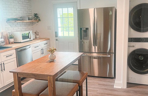 Redwood Cottage | Reagan’s Retreat~ Farmhouse Cottage on 45 acres~Hot Tub, Fire Pit