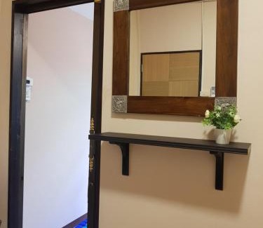 Thanon Phetchaburi House | Real Bangkok Guesthouse Private 3BR Home 3 Min to BTS Ratchathewi