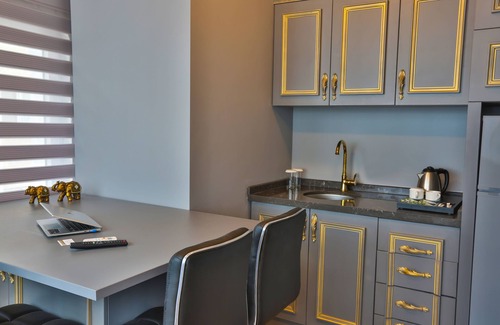 Yomra Hotel | Real King Suit Otel