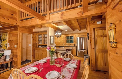 Milanville Cabin | Real log cabin in the forest with modern amenities for the nature lover
