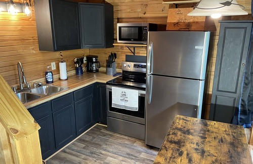 Bronston Cabin | Real Log Cabin with lake view and minutes from 3 plus boat ramps!