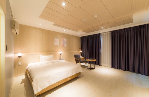 Ingye-dong Hotel | Reborn Suwon Silkroad Hotel