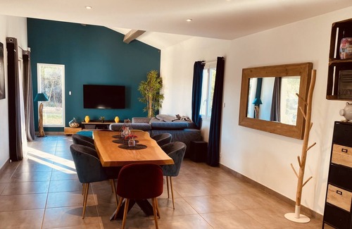 Labeaume House | Recent villa near Labeaume river