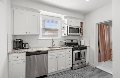 Seaside Heights Cottage | Recently Remodeled Ocean-Block Cottage