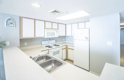 Crescent Beach Condo | Recently Renovated Oceanfront condo at great resort +Free Attraction Tickets!