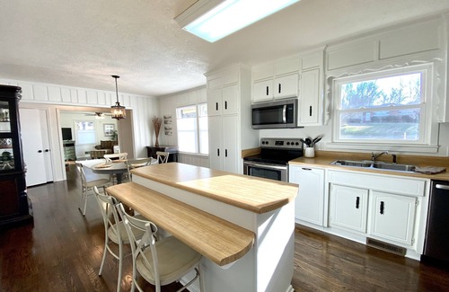 Anderson House | Recently Renovated near Downtown Anderson and Anderson University