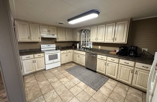 Guntersville House | Recently Renovated Home w/private boathouse on main channel of Lake Guntersville