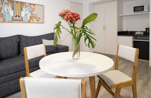 El Centro Apartment | Recoleta Chic: apartment steps from Arroyo Street