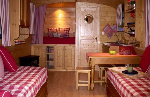 Bar-sur-Aube RV Rental | Recreational vehicle (RV) ∙ 1 bedroom ∙ 3 guests