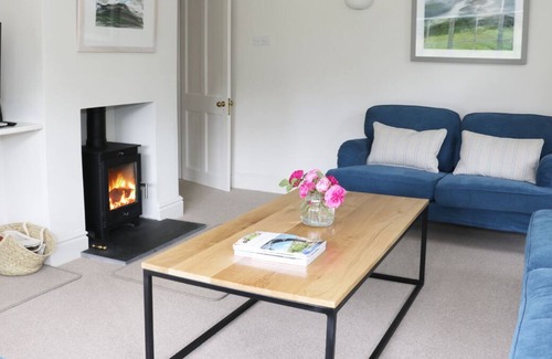 Pitchford Cottage | RECTORY COTTAGE, family friendly, with open fire in Shrewsbury