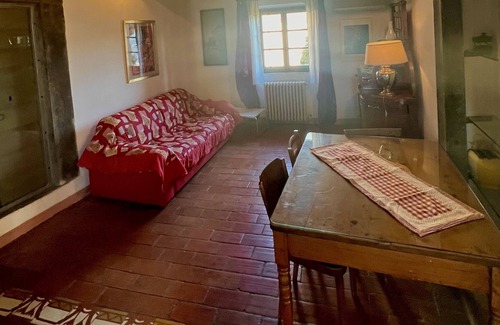 Calenzano House | "RED" APARTMENT