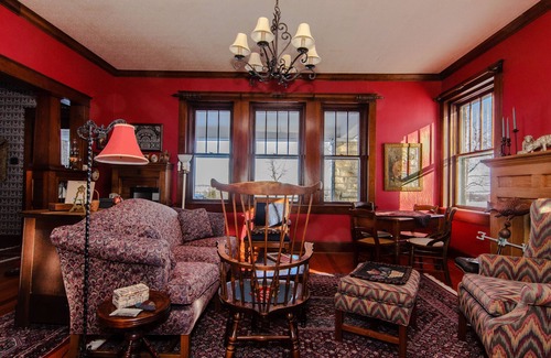 Higginsville Other | Red Brick Farmhouse B&B - Emma's Room
