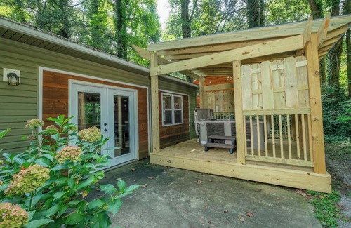 Gatlinburg Cabin | Red Bud Cottage - Pet Friendly, Ping Pong Table, Hot Tub, & Firepit