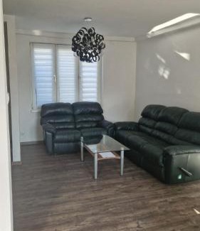 Zeltweg House | Red Bull Ring Private Room with Garden and Kitchen