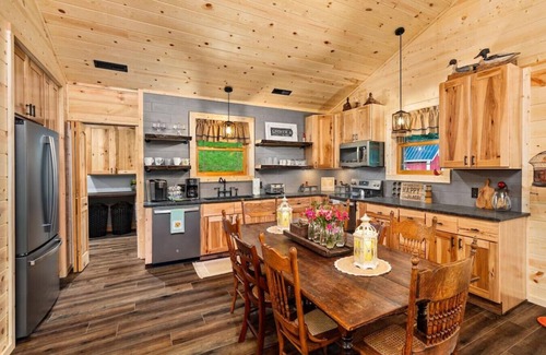 Mansfield Cabin | Red Cardinal Lodge Near Snow Trails