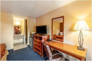 Cove - East Side - Shippan Hotel | Red Carpet Inn - Stamford