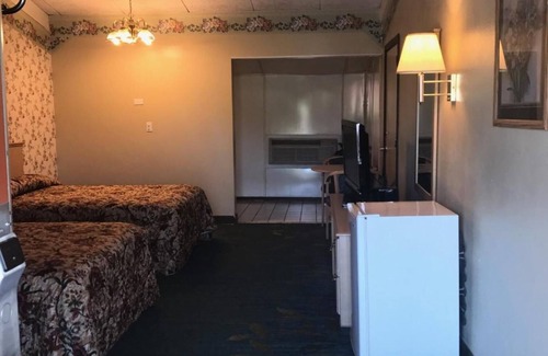Hot Springs Hotel | Red Carpet Inn