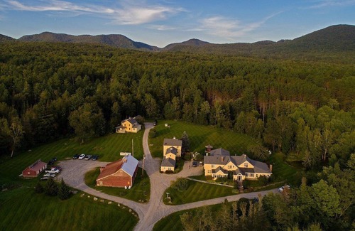Mendon House | Red Clover Inn 7-bedroom House (sleeps max 19)