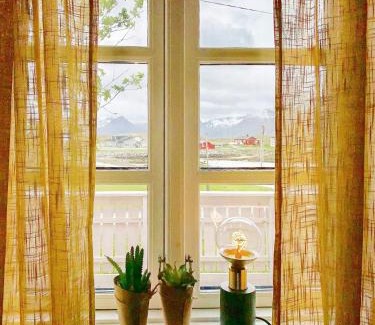 Laukvik House | Red Cottage By The Sea In Laukvika