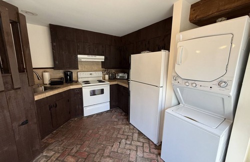 Fishkill House | Red Cottage - Lakeside Property!