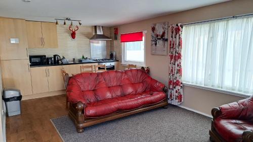 Stepps Resort | Red Deer Village Holiday Park - 3 Bedroom, Self-Catering Chalet