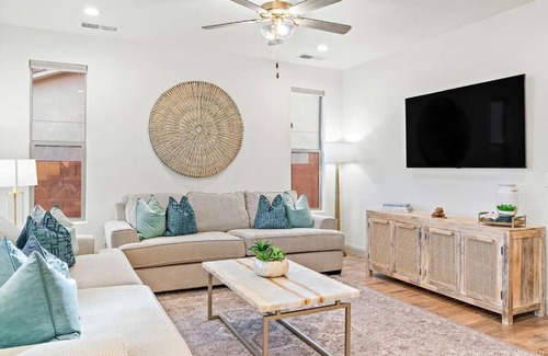 Sienna Hills House | Red Desert! Brand New! 5 bedroom! Private Hot Tub! Dog Friendly!