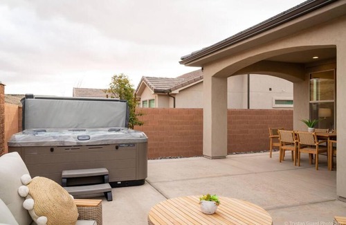 Sienna Hills House | Red Desert! Brand New! 5 bedroom! Private Hot Tub! Dog Friendly!