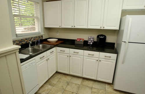 Lenox House | Red Door Cottage Cozy with New Renovations to this Midtown Charmer