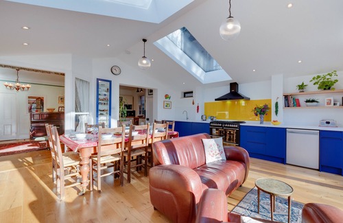 Canterbury House | Red Doors - Five Bedroom House, Sleeps 9