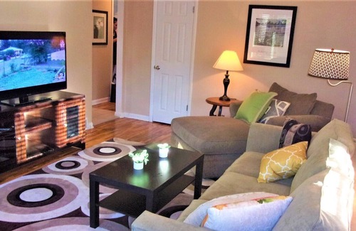 Highland House | RED: Enjoy the Best of Indoor & Out Door Denver. Walk to all the best places.